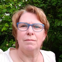 Dr. Anne Poupaert